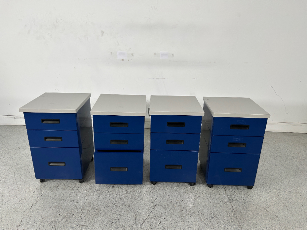 Image of Lot Of 3 Drawer Rolling Cabinets - Quantity 4